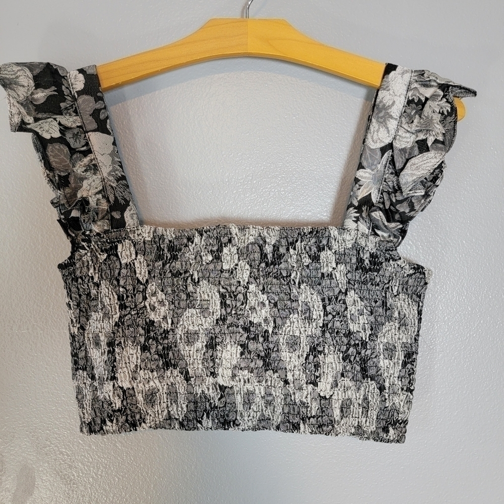NWT Kourt crop top